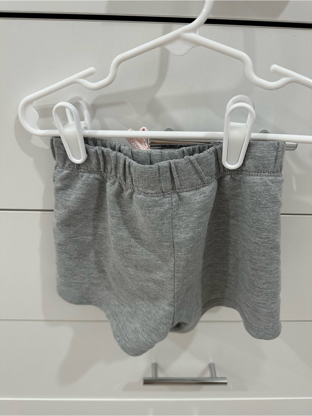 Kids Grey Knit Shorts with Rainbow Heart - Size 5 - Picture 2 of 3